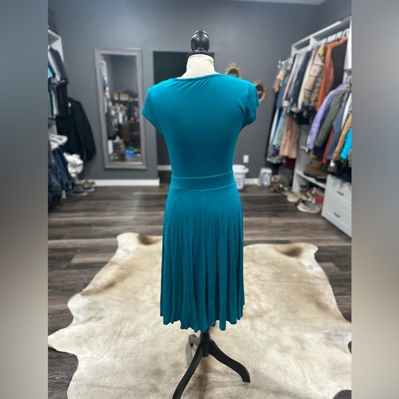 Boden Faux Wrap Midi Dress Jersey Blue Front Twist Size 8R Flowy - Picture 4 of 6